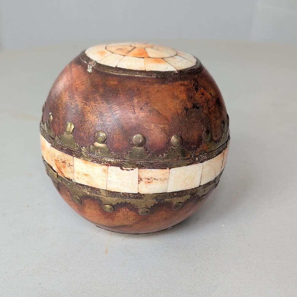 VTG Solid Wood Ball Sphere W Brass Accents Inlaid Bovine Bone Office Sturdy